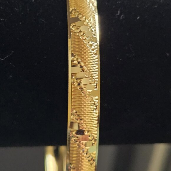 21k Gold Bangle - Picture 7 of 16